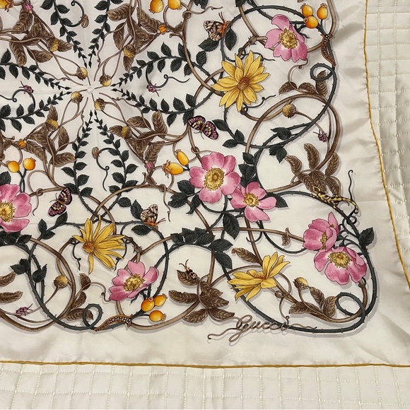 GUCCI Flora Scarf Large Flower Silk White/Berry - Picture 9 of 11